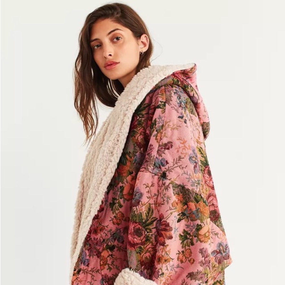 Urban Outfitter Beatriz Reversible Fuzzy Coat